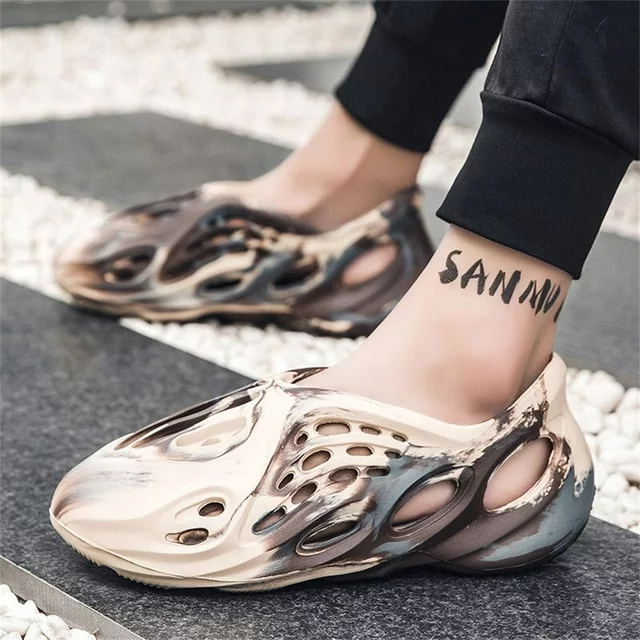Men's and Women's Classic Lined Animal Print Clog Fuzzy Slippers 4.5